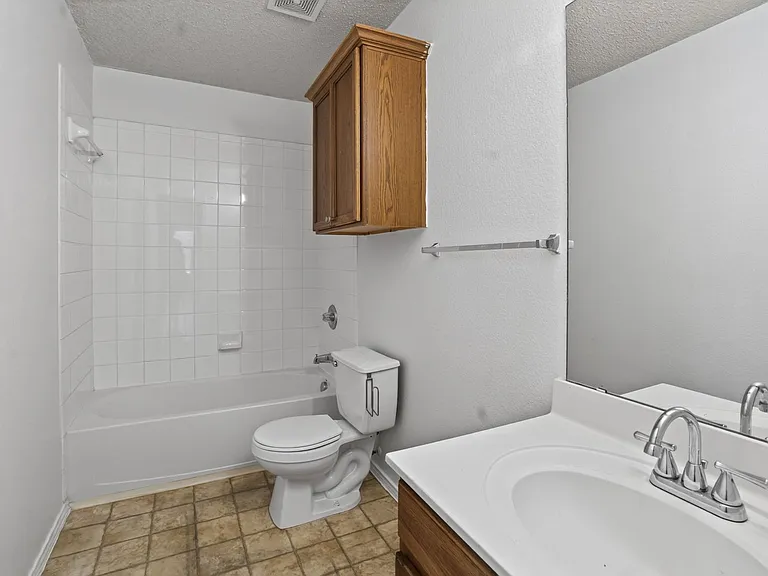 1665 Princess Ln — Photo 32
