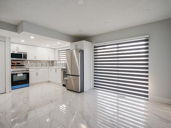 4th image of 32384 Brant Ave