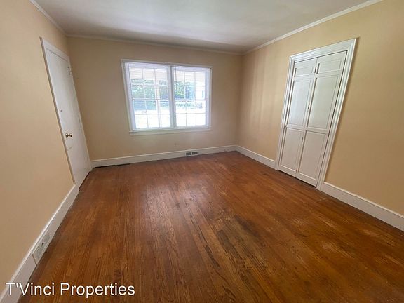 5th image of 744 Crescent Dr #1