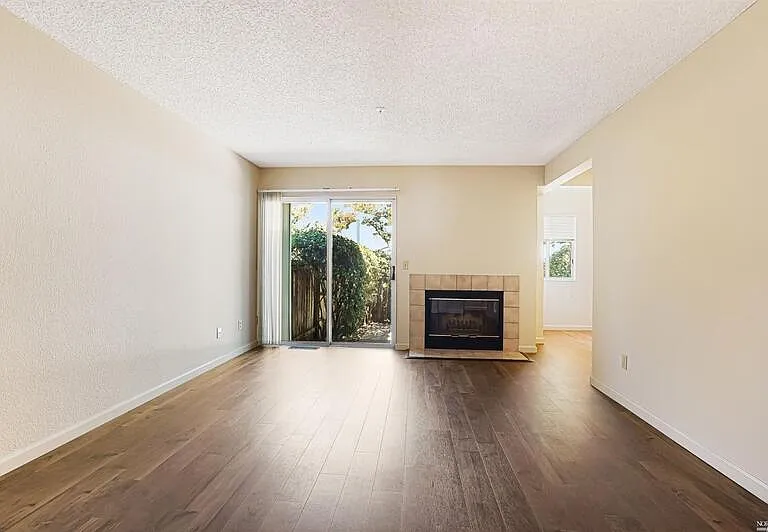 7 Meridian Cir — Photo 4