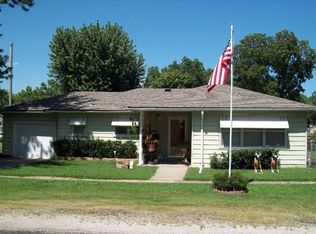 501 E 3rd St, Altamont, KS 67330