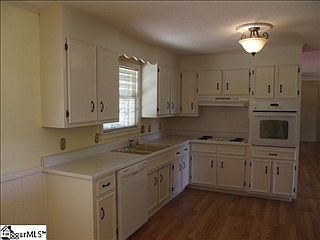 4th image of 13 Zelma Dr