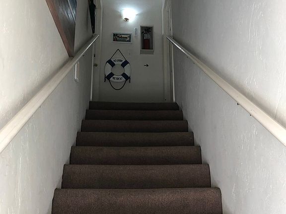 Stairswaybsharedbwithbone other apartment