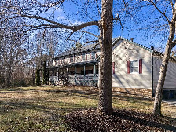 3rd image of 551 Shunpike Rd