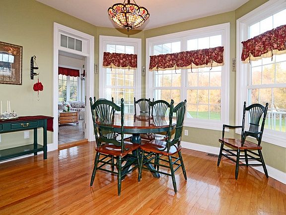 Kitchen - Similar to Photo