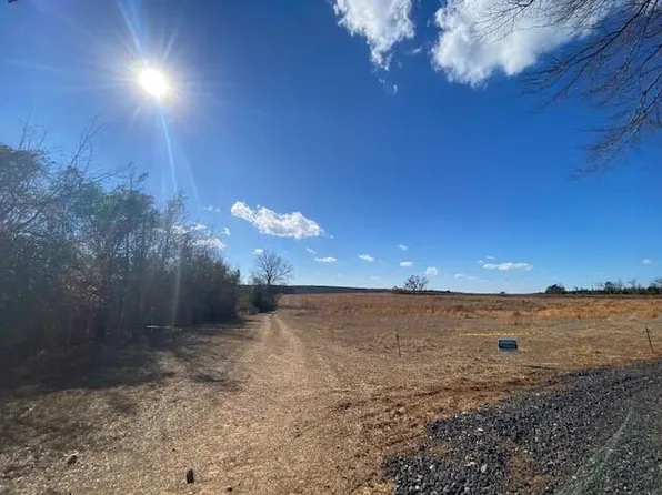 77 Whispering Way, Saint Matthews, SC 29135