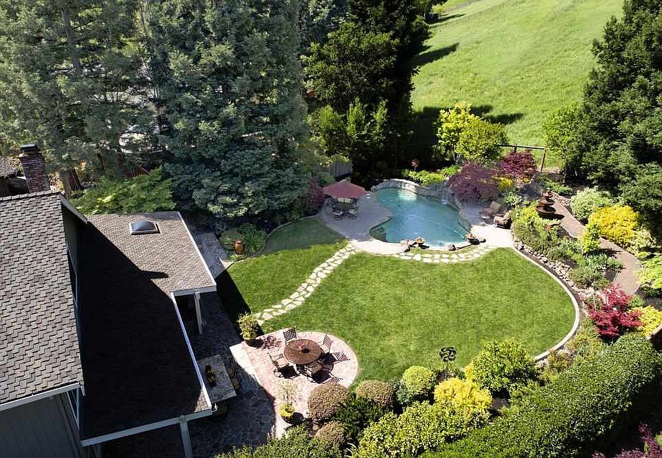 1st image of 67 Oakridge Ct
