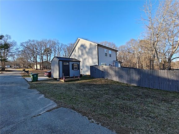 2nd image of 106 Gate Ct