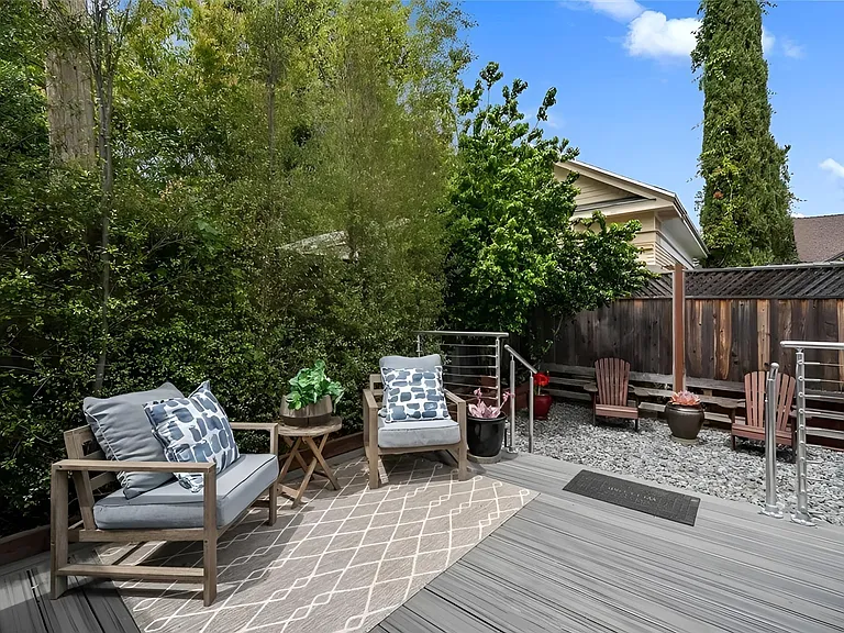 1526 Garden St — Photo 12
