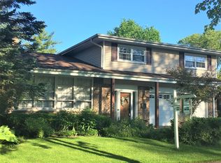 414 N Wilshire Ln, Arlington Heights, IL