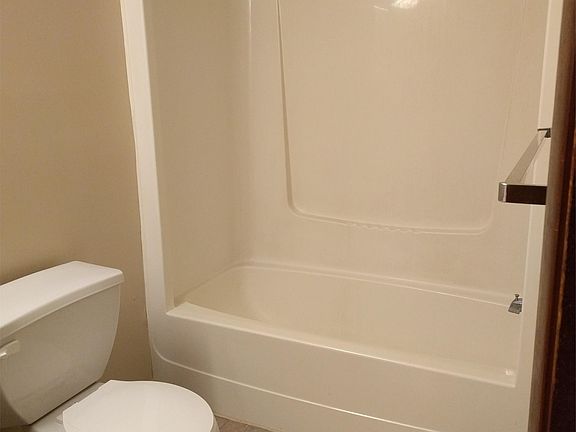4th image of 801 E Clinton St APT 9