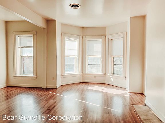 3rd image of 104 E Clay St APT C
