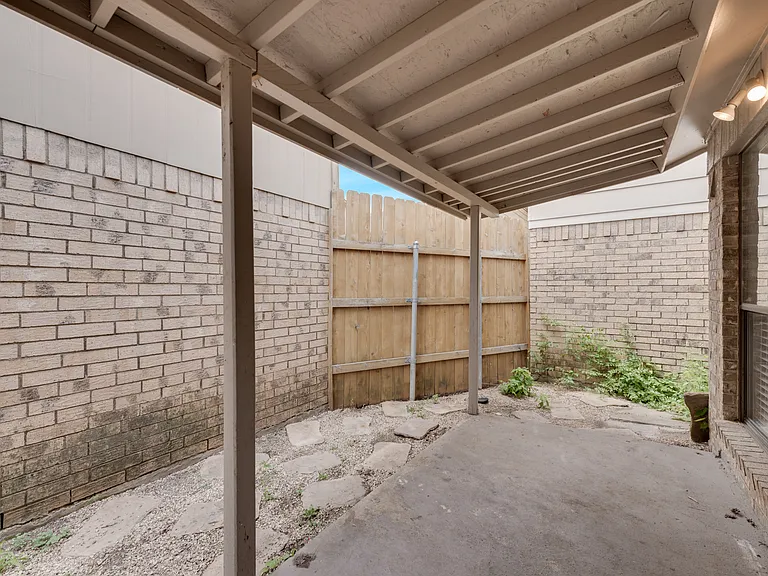2811 Capella Cir — Photo 12