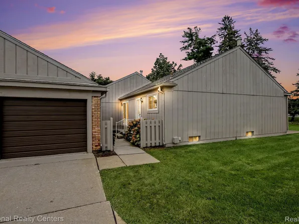12486 Cambridge Boulevard Mile And Rushton 4 #10, Pinckney, MI 48169
