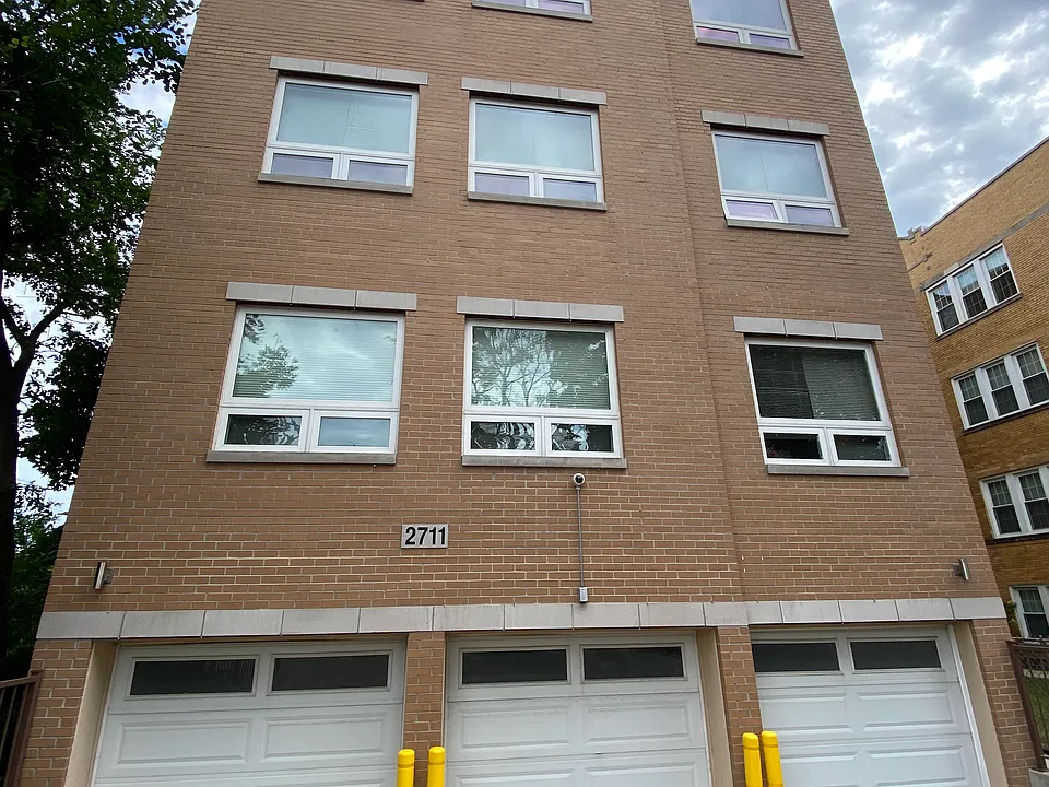 2711 N Washtenaw Ave #G