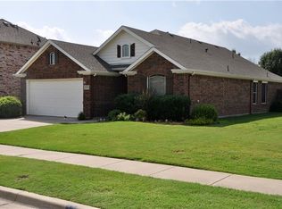1100 Mule Deer Dr, Arlington, TX 76002