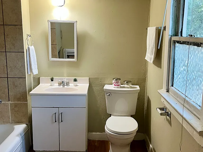 706 W 32nd St #B — Photo 7
