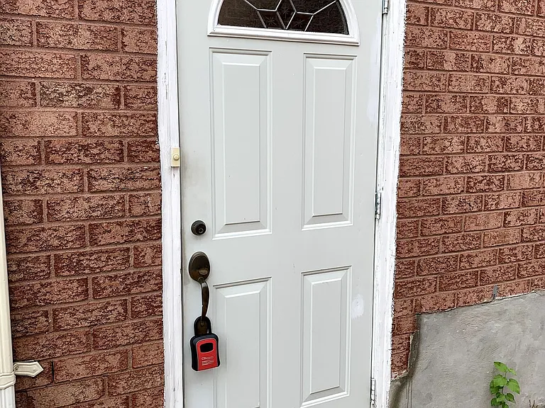 136 Dina Rd #BASEMENT — Photo 2
