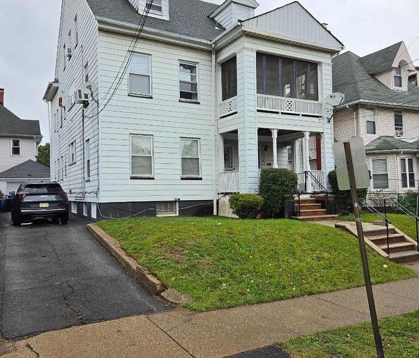 1st image of 415-417 15Th Ave
