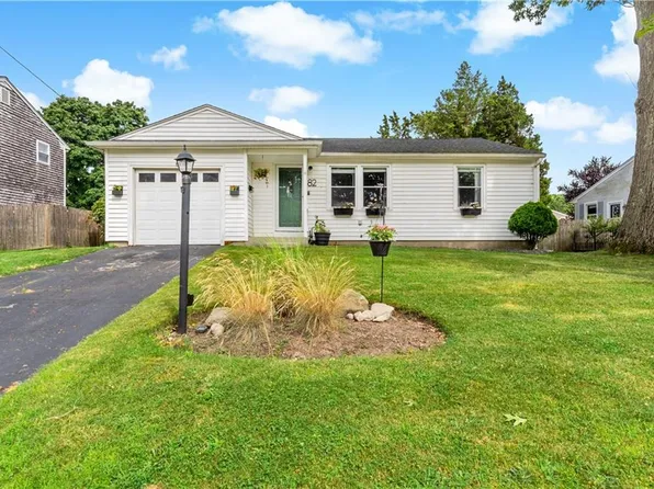 82 Ferncrest Dr, Riverside, RI 02915