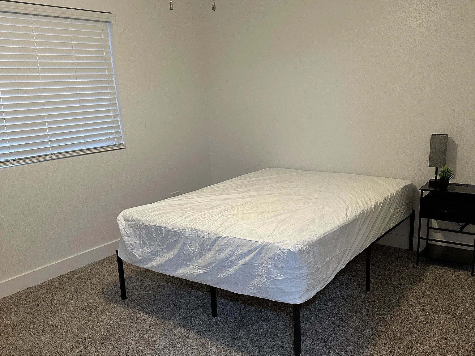4 bed, 3.0 bath, 2455 sqft, $797 — Photo 1