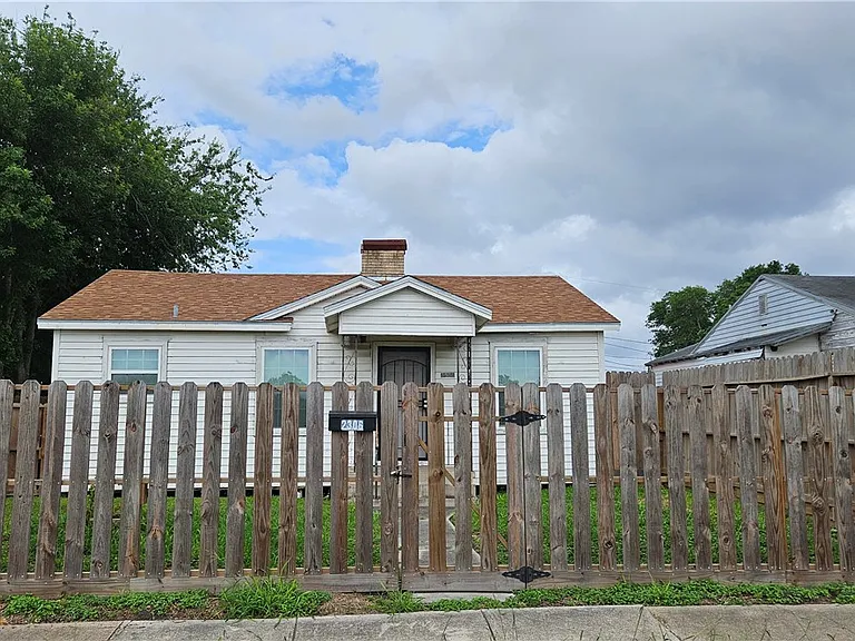 2306 Prescott St — Photo 2
