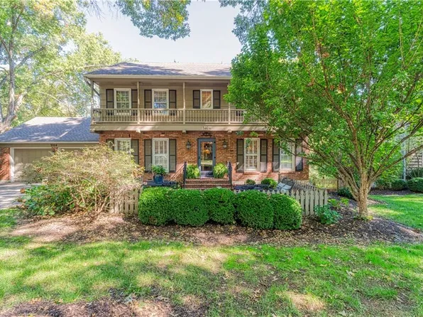 5324 W 100th St, Overland Park, KS 66207