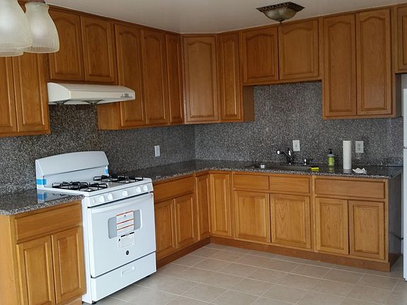 3rd image of 385 Bellevue Ave