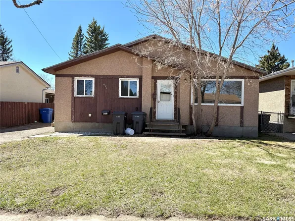 671 102nd Street, North Battleford, SK S9A 1C9