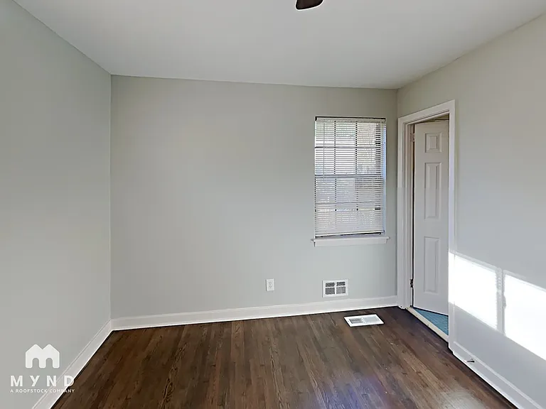 813 Westfield Dr — Photo 8