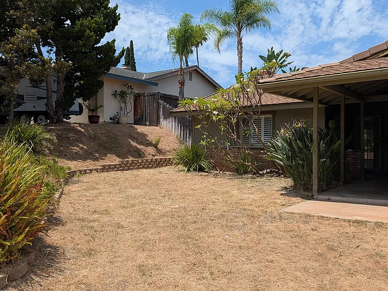 1642 Jeffrey Ave — Photo 14