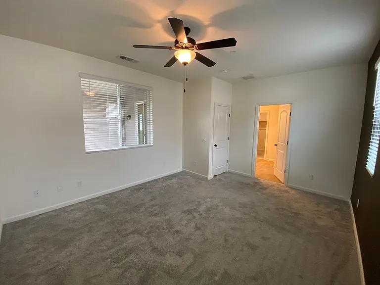 3212 N Noyes Ct — Photo 17