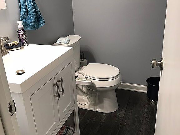 3rd image of 5650 N Circle View Dr