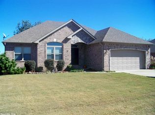12 Southwind Blvd, Searcy, AR 72143