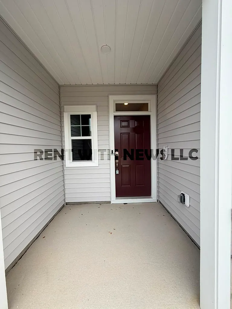 3 bed, 2.5 bath, 1581 sqft, $1,650 — Photo 2