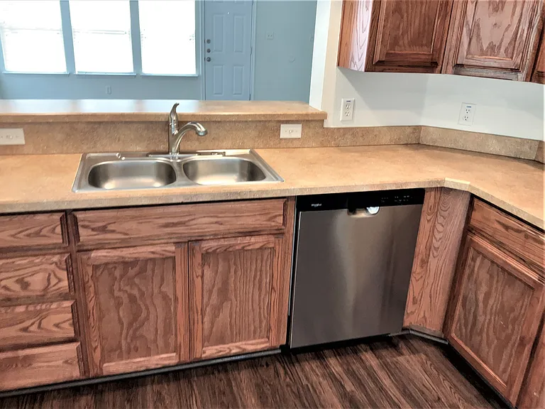 1212 Gardenia Cir — Photo 3