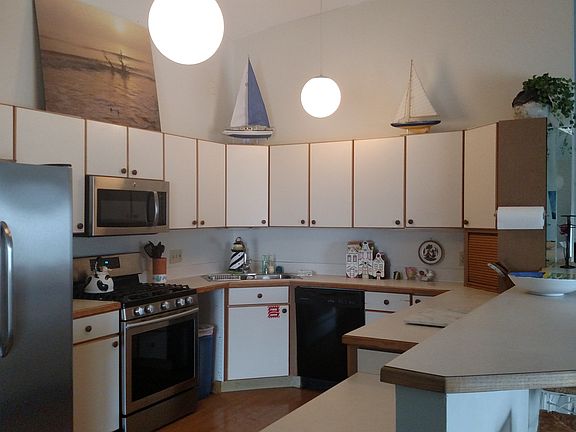 2nd image of 1043 S Fletcher Ave