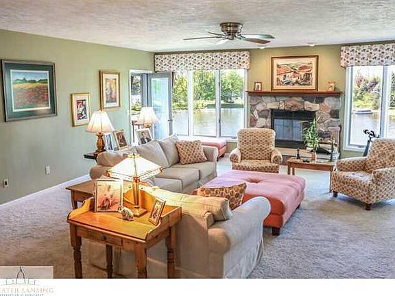 5th image of 10058 Oak Island Dr