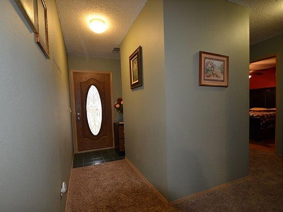 3rd image of 35 Burnett Cir