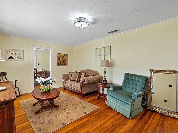 3rd image of 533 Lower Myrick Rd