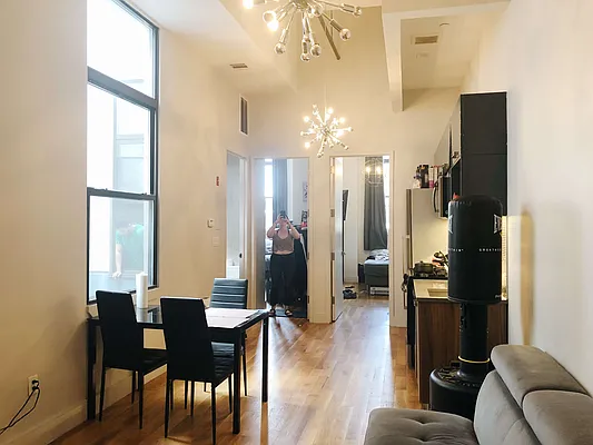 Rented by Manhattan Management LLC | media 28