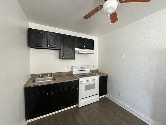5th image of 903 N 30th St APT D