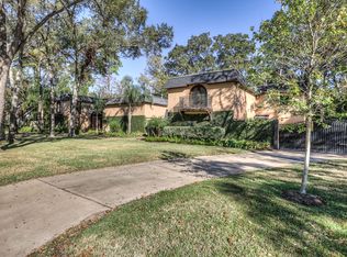2 Stonegate Dr, Houston, TX 77024