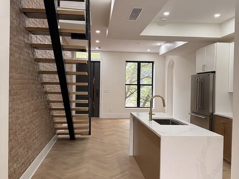 77A Somers St #2 — Photo 1