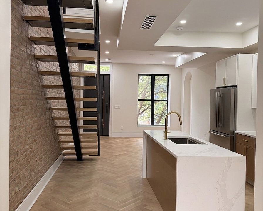 1st image of 77A Somers St #2
