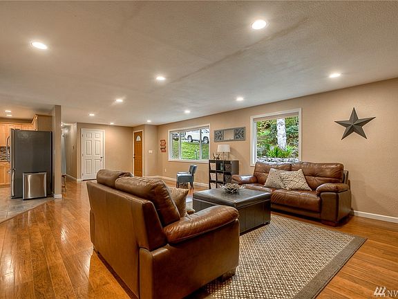 4th image of 32973 Pacific Ave