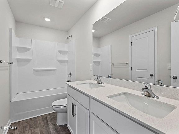3rd image of 1904 Rolling Meadows Dr