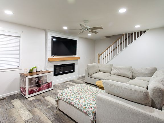 2nd image of 1452 Bear Flag Dr #1