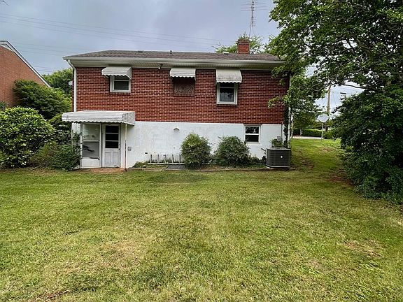3rd image of 607 Hood St