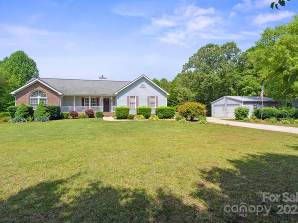 260 Treebark Rd, Statesville, NC 28625